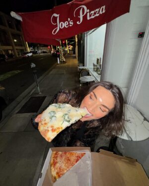 Hailee Keanna Lautenbach Instagram - I fkn stupidly asked for ranch at Joes pizza and they sent Spider-Man out to reprimand me and I’m talking the real person actor Spider-Man, Tobey Maguire came out of the back and started wall flip jumping over and over and I’m not sure if he was malfunctioning from being forced to come out of joes pizza all the time for the ranch orderers but in any case that’s where and what I’m looking at in all of these pictures. Oh yea and he was wearing a flat cap that said “no pics please” on the top 🍕 I’m going to New York next week and I heard this happens at Joes there too but it’s Adrien Brody and he wears an ailing prop Carnictis from King Kong (2005) on his back