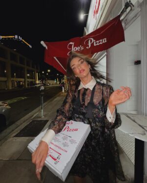 Hailee Keanna Lautenbach Instagram - I fkn stupidly asked for ranch at Joes pizza and they sent Spider-Man out to reprimand me and I’m talking the real person actor Spider-Man, Tobey Maguire came out of the back and started wall flip jumping over and over and I’m not sure if he was malfunctioning from being forced to come out of joes pizza all the time for the ranch orderers but in any case that’s where and what I’m looking at in all of these pictures. Oh yea and he was wearing a flat cap that said “no pics please” on the top 🍕 I’m going to New York next week and I heard this happens at Joes there too but it’s Adrien Brody and he wears an ailing prop Carnictis from King Kong (2005) on his back