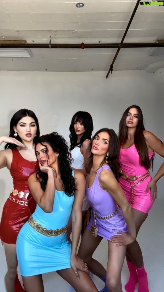 Hailee Keanna Lautenbach Instagram - #finalposechallenge we came up with a lil something, since @modelhousemovie is a thriller scream queen bowl of fun, what’s better than showing your final 3 poses before the BAD GUY COMES TO SLASHYSLASH?! (This is Miss Natalie’s upcoming song and MY scream mwahah)