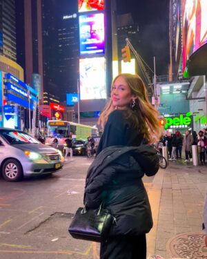 Haley Pullos Instagram - baby hales does ny ♡

thank you to everyone who came out to say hi & hang out with us, we love you 🌬