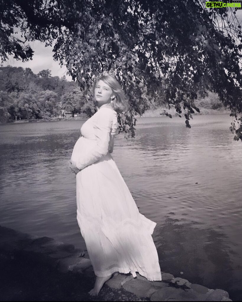 Haley Bennett Instagram - Happy Mother’s day UK Since becoming a “mumma” my perspective on so many things have transformed. I was awakened. Sending love to all the mothers out there, doing their best. Motherhood can be so challenging but the reward is far greater than the sacrifice. I am filled with gratitude. I am grateful to be the recipient of my daughters love VW is such an open, generous affectionate soul, yet with love, fearlessly stands her ground. V is the greatest blessing to me. Thank you to Joe for being such a wonderful father, even in your long absences. The support you provide your family, allows me to be a better mother. I hold so much love and gratitude. Ive always told V, the love you give is the love you receive. We teach our children how to love. Through example. As leaders. Every choice, every moment, is defined by this for me. Lets all be a little kinder. Nurture the child in you,too. The child in us all. These kids are the future. The seeds we plant today…