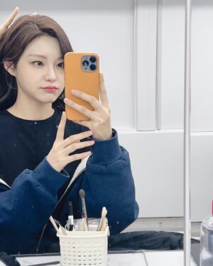 Han Chae-kyung Instagram - 이슬이 #퀸메이커
