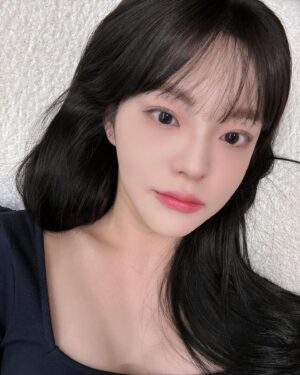 Han Chae-kyung Instagram - 💇🏻‍♀️ 싹둑