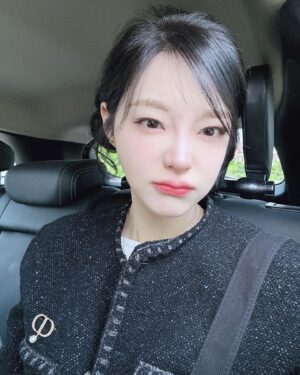 Han Chae-kyung Instagram - 😖😛🙂🐱🐈‍⬛🌿