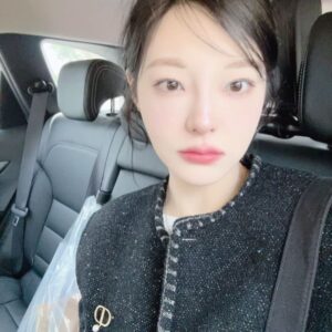 Han Chae-kyung Instagram - 😖😛🙂🐱🐈‍⬛🌿
