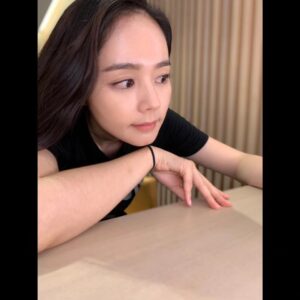 Han Ga-in Instagram - 발카교정중ㅋㅋㅋ 인스타를 위해 셀카연습을 해봅니다! 괜찮쥬?완성샷첨부ㅋㅋ
손목에검은고무줄이 킬포 #hangain#한가인#한가인가가리#hangaingagari