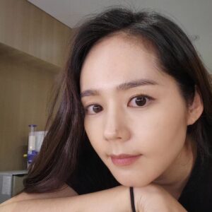 Han Ga-in Instagram - 발카교정중ㅋㅋㅋ 인스타를 위해 셀카연습을 해봅니다! 괜찮쥬?완성샷첨부ㅋㅋ
손목에검은고무줄이 킬포 #hangain#한가인#한가인가가리#hangaingagari