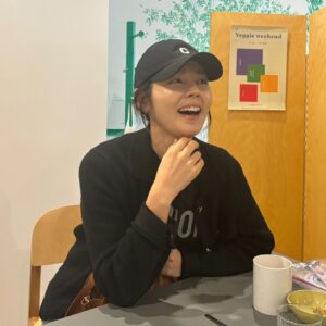 Han Ga-in Instagram - 사진찍어주는 이쁜 동생들 ㅎㅎㅎ