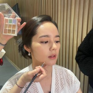 Han Ga-in Instagram - 흔한대기실풍경과 단정치 못한 발가락ㅋㅋㅋㅋㅋ