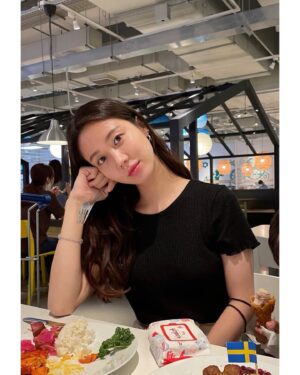 Han Geu-ru Thumbnail - 6.1K Likes - Top Liked Instagram Posts and Photos