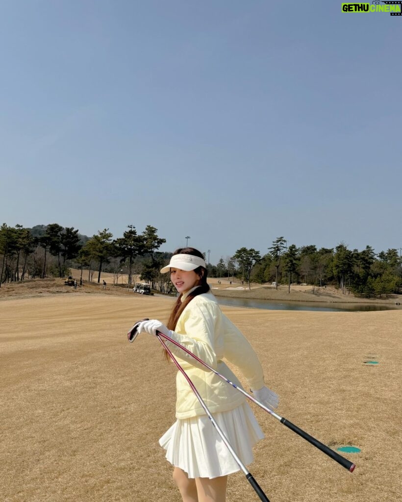 Han Bo-reum Instagram - 담번엔 꼭 골프치는 영상으로… 돌아올게요..