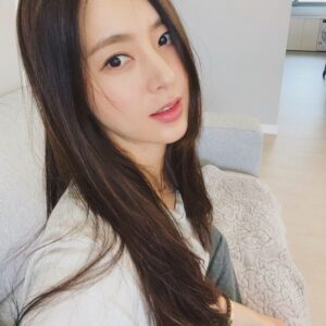 Han Chae-a Thumbnail - 2.2K Likes - Most Liked Instagram Photos