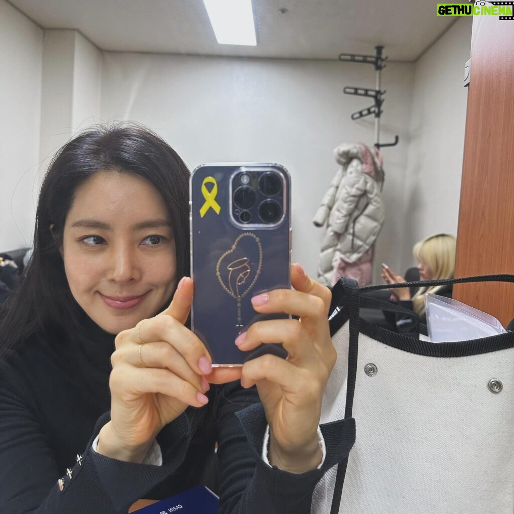 Han Chae-a Instagram - 주말촬영.. 집에 가고 싶다가도 안 가고 싶다가 막 그러네 ☺︎☺︎☺︎ 우리 토끼들 뒤에서 뭐해??ㆅㆅㆅㆅ ☝🏻새해 계획 중 하나~!! 뭐라도 피드 많이 올리기 ☝🏻