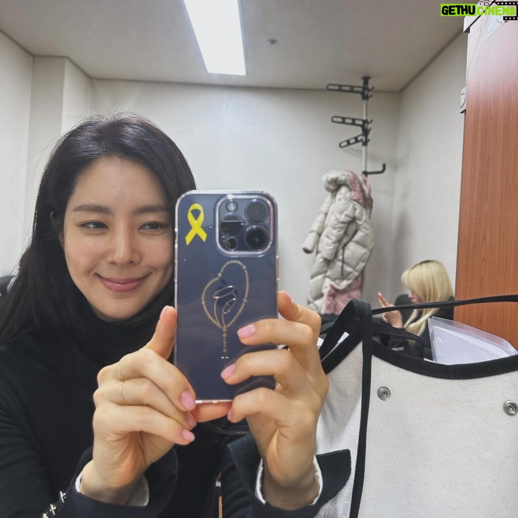 Han Chae-a Instagram - 주말촬영.. 집에 가고 싶다가도 안 가고 싶다가 막 그러네 ☺︎☺︎☺︎ 우리 토끼들 뒤에서 뭐해??ㆅㆅㆅㆅ ☝🏻새해 계획 중 하나~!! 뭐라도 피드 많이 올리기 ☝🏻