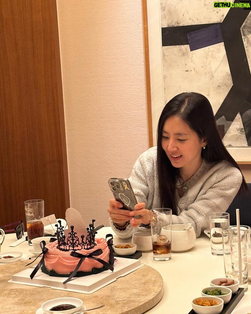 Han Chae-a Instagram - 42주년. 그대들과🖤🖤 @won_lovemindal @youjang2 @doubleu____jy