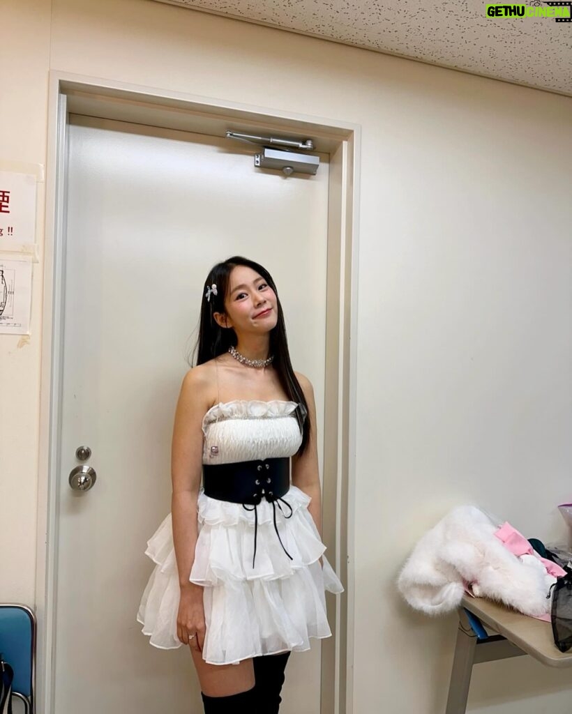 Han Seung-yeon Instagram - #osaka #tokyo #seungyeon #絆 #fanmeeting