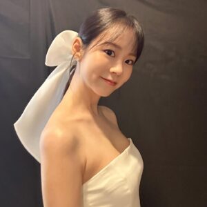 Han Seung-yeon Instagram - #한터뮤직어워즈 #한승연 #seungyeon #whitedress
