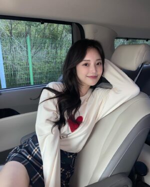 Han So-eun Instagram - 꼬으니 대기중 🎥