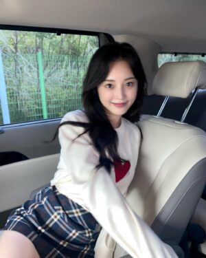 Han So-eun Instagram - 꼬으니 대기중 🎥