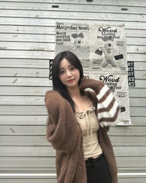 Han So-eun Instagram - 🖤🤍
Photo by 소정지워니