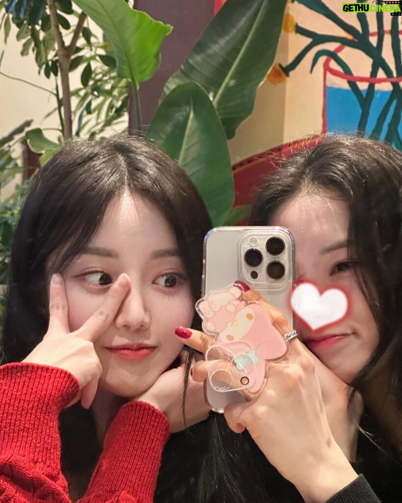 Han So-eun Instagram - 몇년만에 건대 데이트 🧡