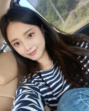 Han So-eun Instagram - 🖤💜🧡