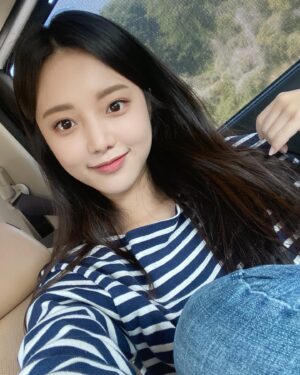 Han So-eun Instagram - 🖤💜🧡