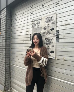 Han So-eun Instagram - 🖤🤍
Photo by 소정지워니