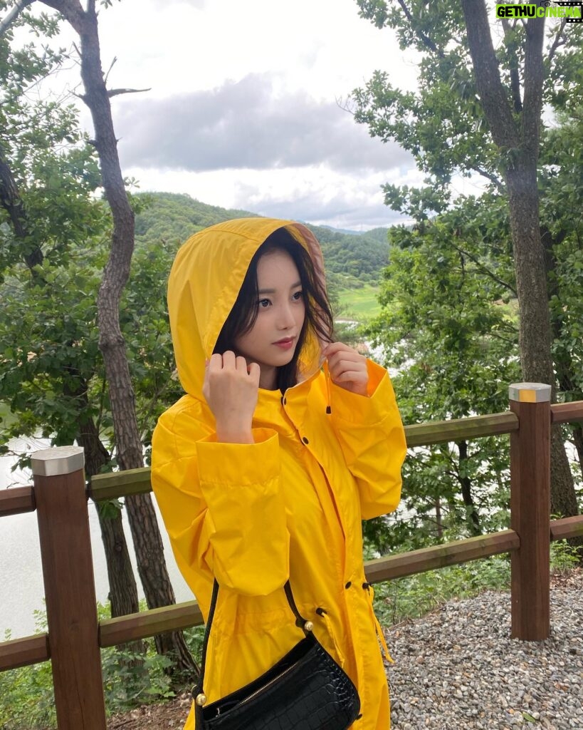 Han So-eun Instagram - 고으니 우비소녀 ☔️ #마녀는살아있다#TV조선
