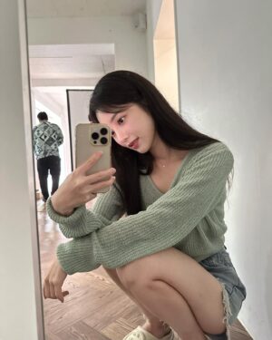 Han So-eun Instagram - 친구 웨촬 일일 사진 도우미(?) 💚