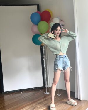 Han So-eun Instagram - 친구 웨촬 일일 사진 도우미(?) 💚