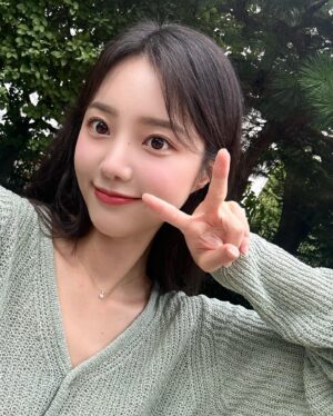 Han So-eun Instagram - 친구 웨촬 일일 사진 도우미(?) 💚