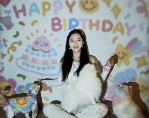 Han So-eun Instagram - 항상 매년 내생일을
 함께 해주는 내사랑 듄수진방구🥳💚🧡
<감자,부치,콩이두 축하해줘서 고마워 🐶>
🎂🎂🎂🎂🎂🎂🎂🎂🎂🎂🎂🎂
