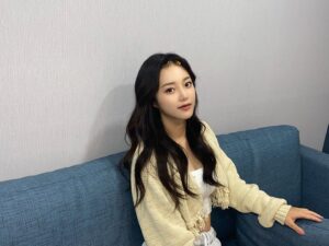 Han So-eun Instagram - 오늘도 개미는 뚠둔