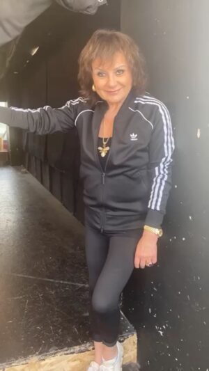 Hana Laslo Instagram - מי מפחד מחנה לסלאו?
מתרגשת להזמין אתכם למופע החדש שלי.
על מה אדבר? על מה לא 😂
כרטיסים עכשיו בביו! 🌟
