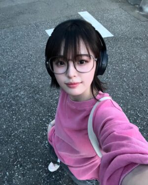 Hana Toyoshima Instagram - 友達があまりにかわいいマスコットを作ってくれました🥹

同じ色でおでかけ^ ^🩷

#道路のTは #とよしまのT