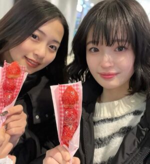Hana Toyoshima Instagram - ひさびさにお友達との写真を✌︎
極寒の中ミニスカでフラペチーノ飲んでてこのひと最強だと思った