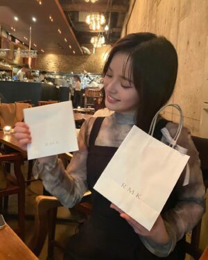 Hana Toyoshima Instagram - 今日で17歳になりました！
Happy birthday to me✌︎

16歳の私は、沢山の心強い方々に支えて頂き、大きく成長できました。
そして、様々な素敵な作品を通して皆様に私のことを知っていただくことができました。とっても嬉しいです。いつも応援ありがとうございます！

来年はもうなんと成人ですので（早っ）
また大きく飛躍できる1年にしたいです！
17歳の豊嶋もよろしくお願いいたします❤️‍🔥