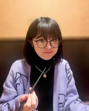 Hana Toyoshima Instagram - 昨日は親友と雰囲気最高なカフェを発見した！！❤️‍🔥
そうそうみんなに質問なんだけど、私って何色が1番似合うんですかね……🤔みんなイメージ教えてほしい！！