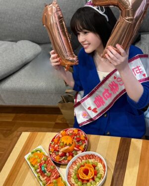 Hana Toyoshima Instagram - 今日で17歳になりました！
Happy birthday to me✌︎

16歳の私は、沢山の心強い方々に支えて頂き、大きく成長できました。
そして、様々な素敵な作品を通して皆様に私のことを知っていただくことができました。とっても嬉しいです。いつも応援ありがとうございます！

来年はもうなんと成人ですので（早っ）
また大きく飛躍できる1年にしたいです！
17歳の豊嶋もよろしくお願いいたします❤️‍🔥