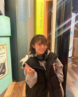 Hana Toyoshima Instagram - お仕事終わりに最寄り駅でたまたま会った友達とよみうりランド行ってきた！！楽しかった〜✌︎

明日は一日警察署長を務めます！
頑張ります✊🏻