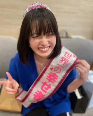 Hana Toyoshima Instagram - 今日で17歳になりました！
Happy birthday to me✌︎

16歳の私は、沢山の心強い方々に支えて頂き、大きく成長できました。
そして、様々な素敵な作品を通して皆様に私のことを知っていただくことができました。とっても嬉しいです。いつも応援ありがとうございます！

来年はもうなんと成人ですので（早っ）
また大きく飛躍できる1年にしたいです！
17歳の豊嶋もよろしくお願いいたします❤️‍🔥