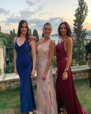 Hande Subaşı Instagram - Ailecek düğün dernek 😉✨🤍 #subaşıailesi #çağlargökçewedding