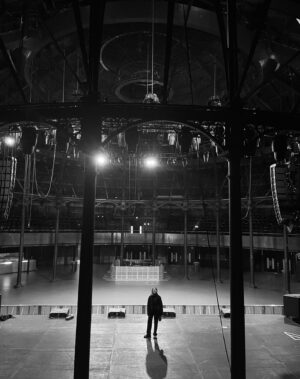 Hania Rani Instagram - Hey London,
A bit of a "dream come true" moment. Performing today in the legendary @roundhouseldn in Camden Town. Can't wait to see this space full of wonderful people tonight!
We are planning to make it really special for you!

7pm: doors
8pm: @vegatrails 
9pm: Hania Rani