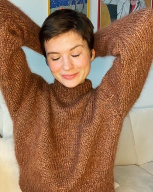 Hanna Ardéhn Instagram - Cozy sweater season 🍂🍁
.
.
Tack @hannaliskapr och @maska.se för att ni hjälper en kall själ att hålla sig varm 🧡