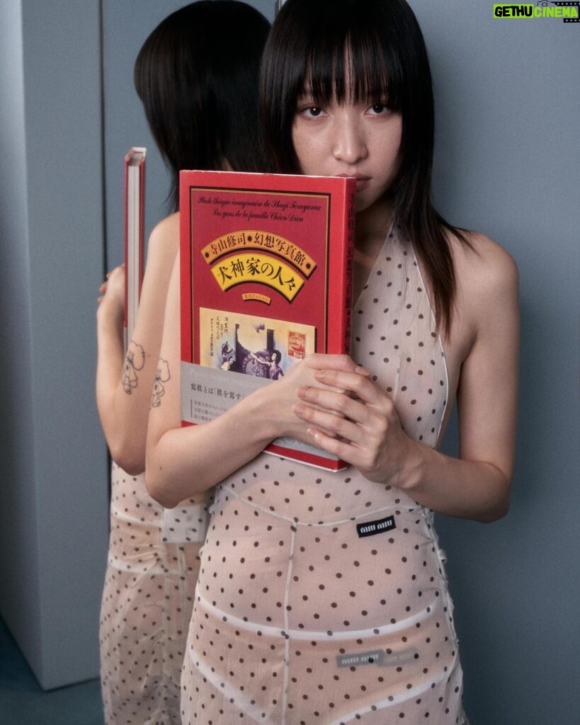 Hanna Chan Instagram - Join the @miumiu book club and bring your favorite book. Shūji Terayama, one of my favourite dramatist, writer, photographer and filmmaker. #MiuMiu #MiuMiuFW23