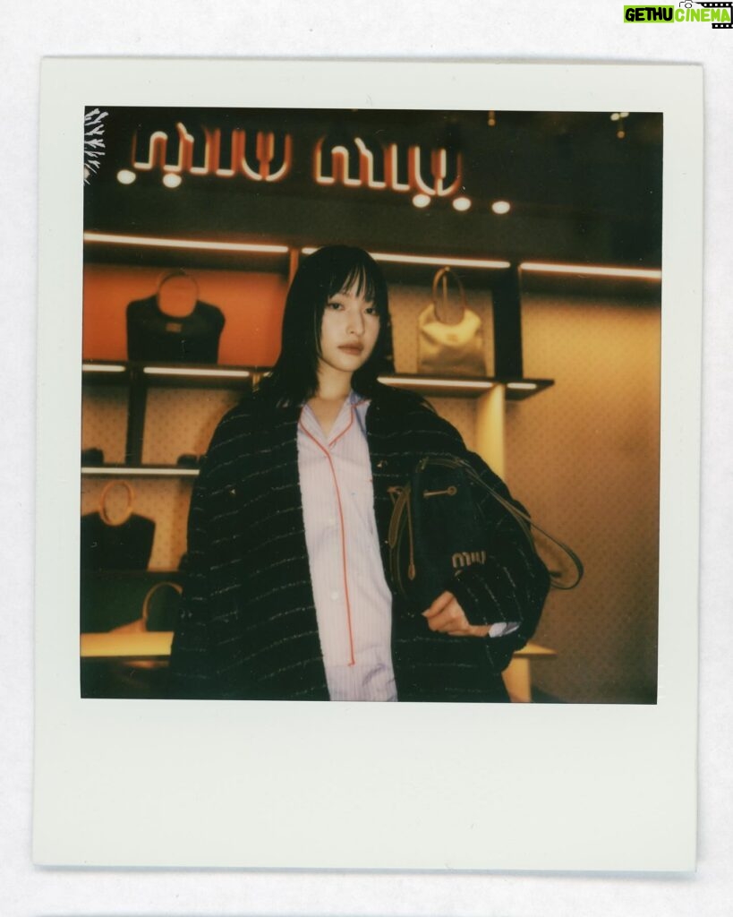 Hanna Chan Instagram - Join the Miu Crew with me 🌊🩵 Pop-up at Pacific Place March 2-19 #MiuMiu #MiuCrew