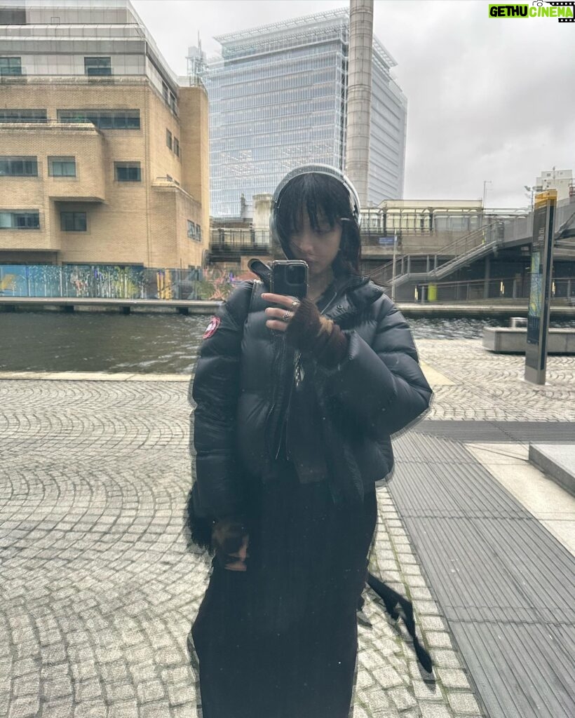 Hanna Chan Instagram - Throwback London in January: freezing 🌬️( ・ ̫・)❅ & @canadagoose keeps me warm~~~
