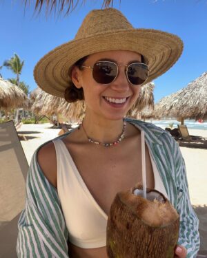 Hannah Marie Hines Instagram - What’s in the coconut? (Last pic) - Wrong answers only