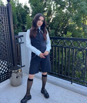 Hannah Marks Instagram - 💙mama wears ties now 💙#dontmakemego press day 1🚙 @primevideo 

h: @brianfisherhair 
mu: @melissa.hernandez 
styling: @cryoungin